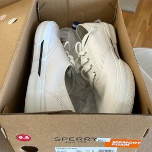 Ladies new Sperry sneakers